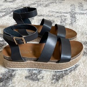 Espadrilles black leather platforms